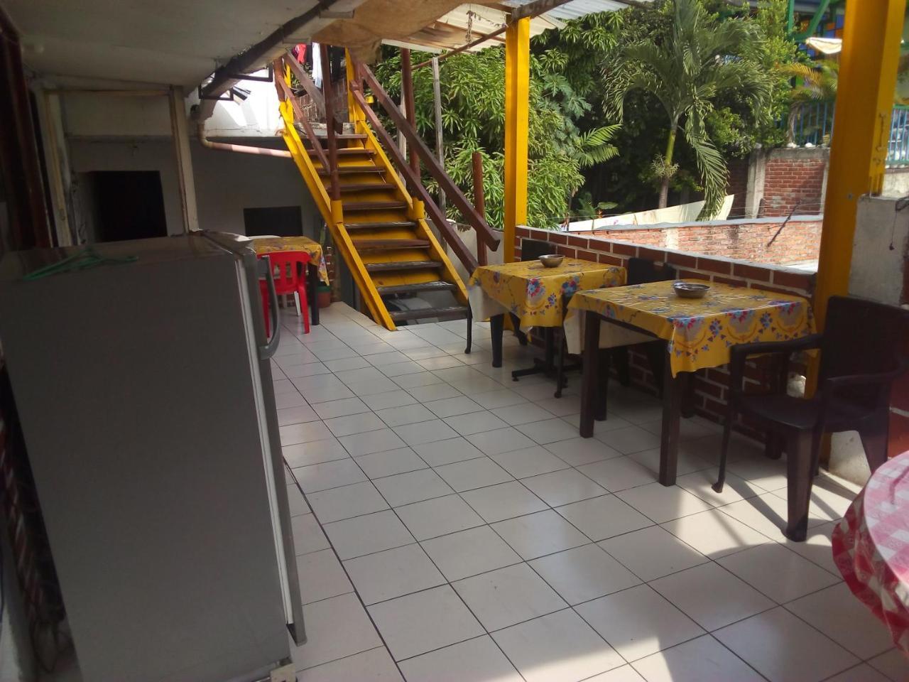 Hostal Casa Amarilla Cali Exterior photo